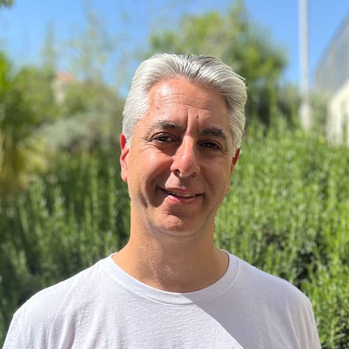 אורי דאר